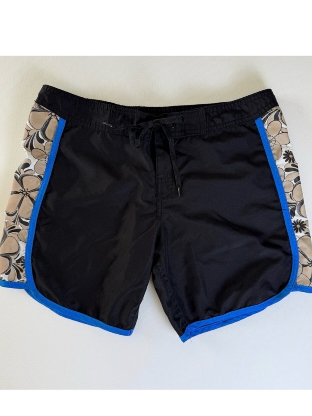 Del Sol Color Changing Women's Board Surf Beach Shorts, Sz M, Black Blue Floral